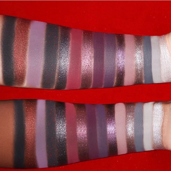 NEW✅CHUCKY X GLAMLITE - Picture 4 of 17